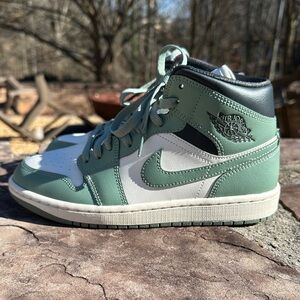 Nike Air Jordan 1 Mid in Jade Smoke Women’s Size 7.5